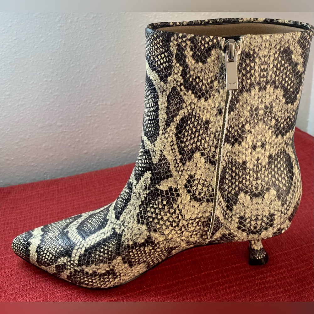 NWT…MARC FISHER… WOMENS SNAKE PRINT BOOTS - Picture 4 of 12